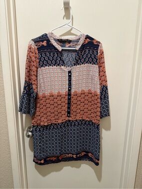 Zara Basic Navy and Coral Printed Button-Front Top